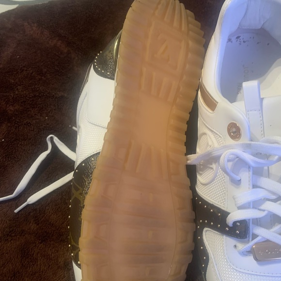 Authentic Louis Vuitton sneakers - Picture 3 of 7